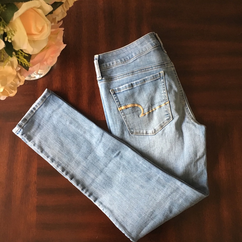 American Eagle Light Wash Jeans